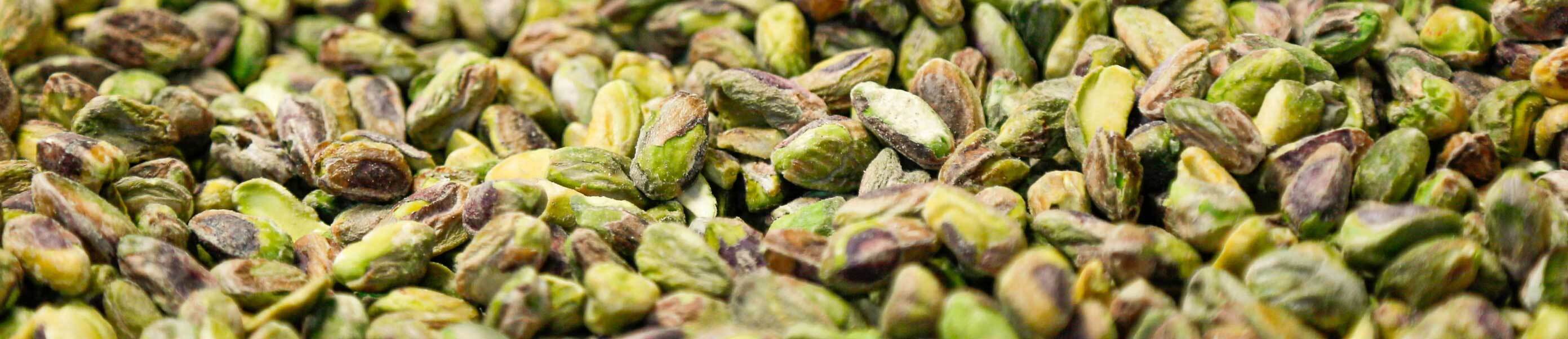 Shelled and skinless pistachio nuts